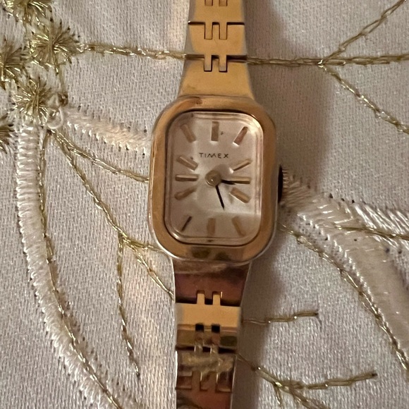 Timex Jewelry Vintage Working Timex Ladies Wind Up Watch Gold Band